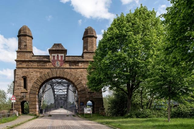 工廠用mos系統(tǒng)生產運營管理系統(tǒng)，替代人工管理可行不？