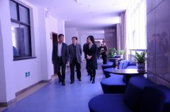 七中“植慧堂”以學(xué)生卡自助借書(shū)閱讀